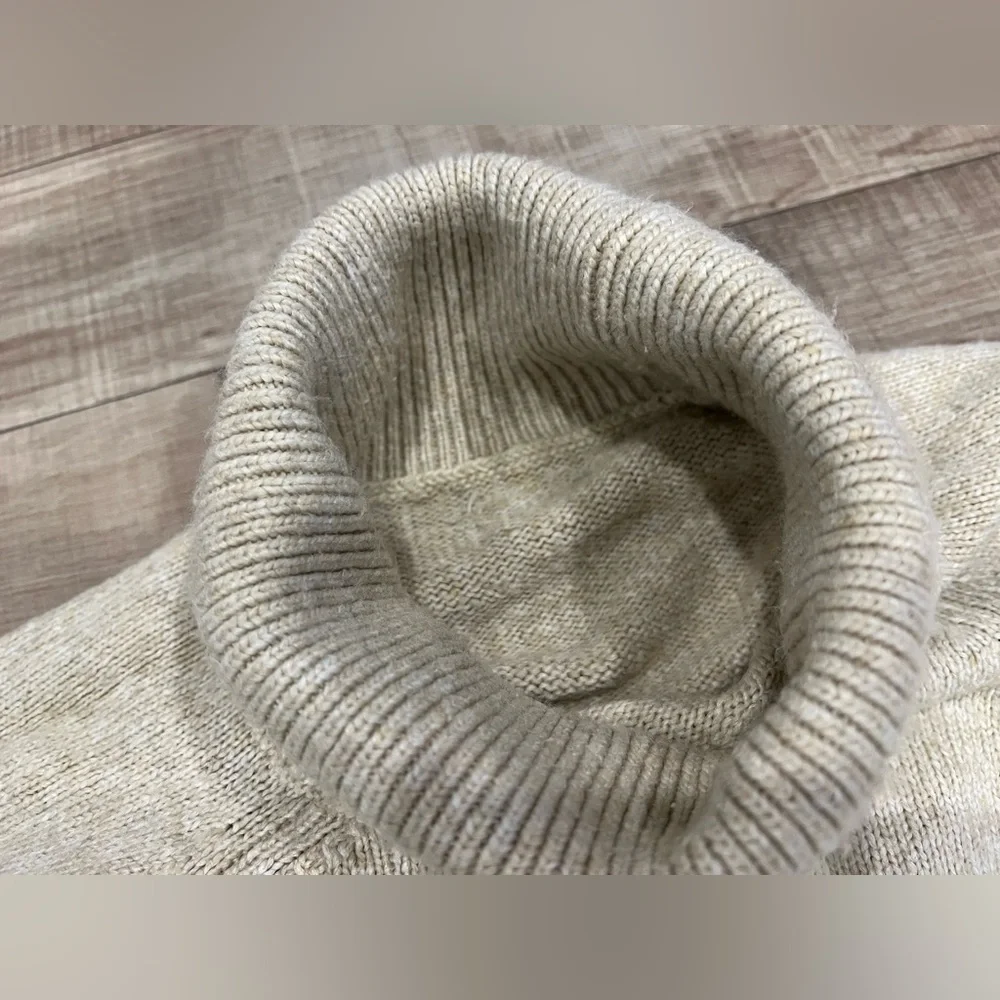 Michael Kors Cream Turtleneck Sweater Size M